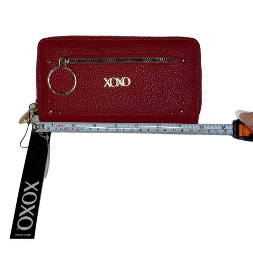 🆕Red xoxo Solid Textured Single Zip Wallet.‎